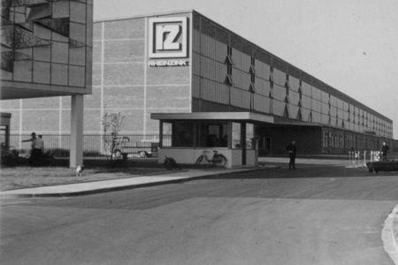 Hall de production et zone de réception RHEINZINK sur le site de l’usine