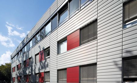 Façade en profilés à clins en zinc prePATINA clair