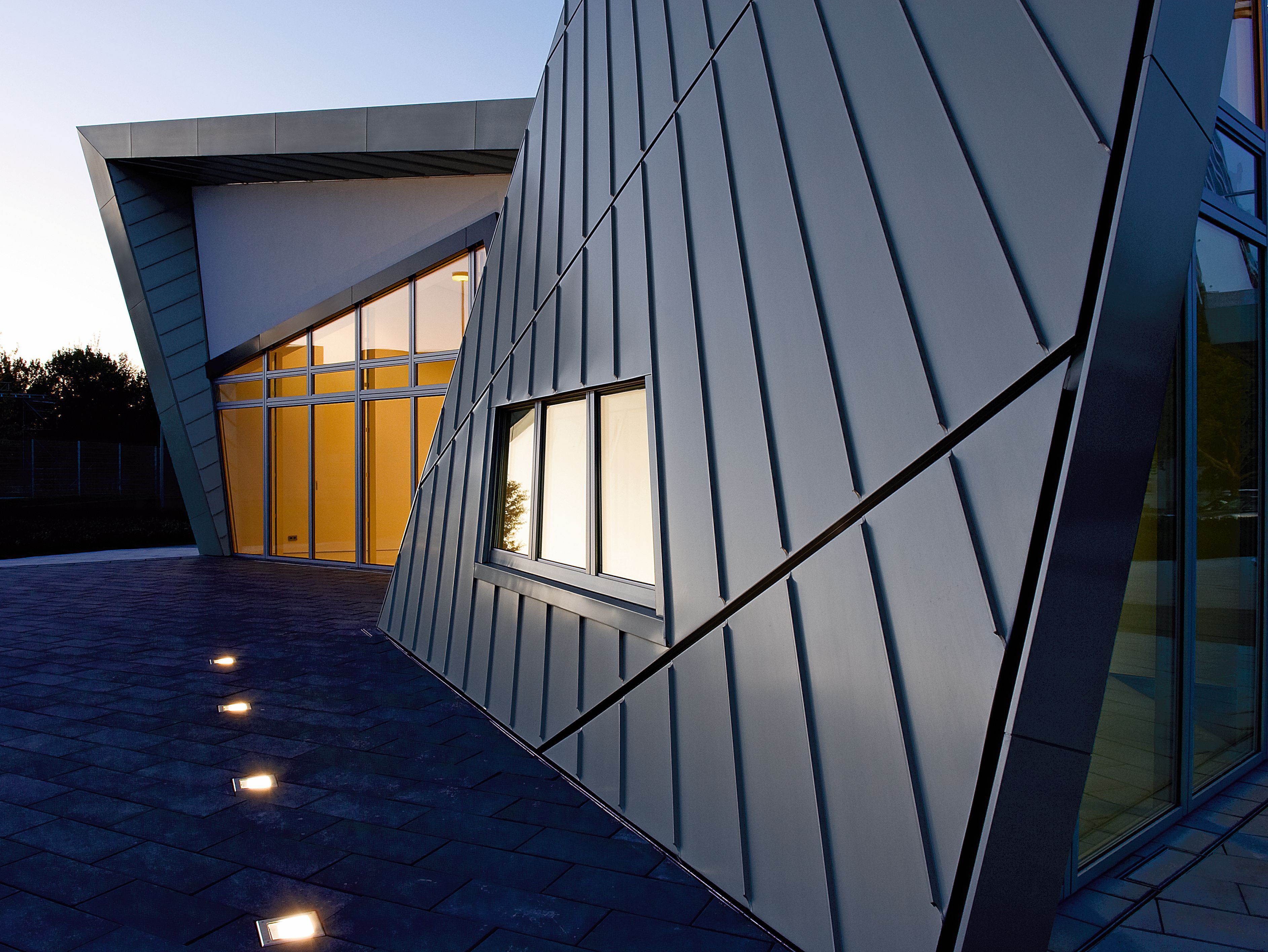 Libeskind RHEINZINK Dach und Fassade prePATINA blaugrau